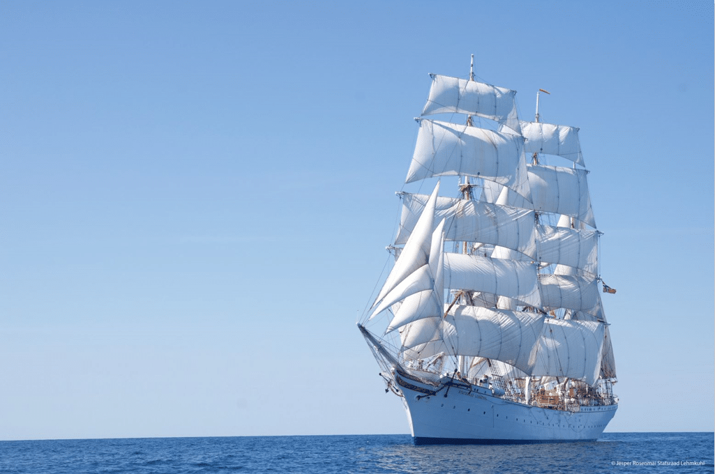 Satellite connectivity for Statsraad Lehmkuhl