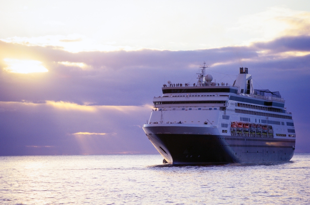 passenger ship using maritime vsat connectivity services