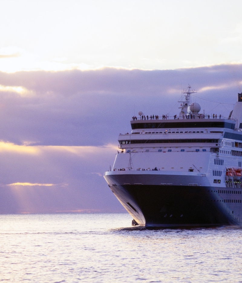 passenger ship using maritime vsat connectivity services