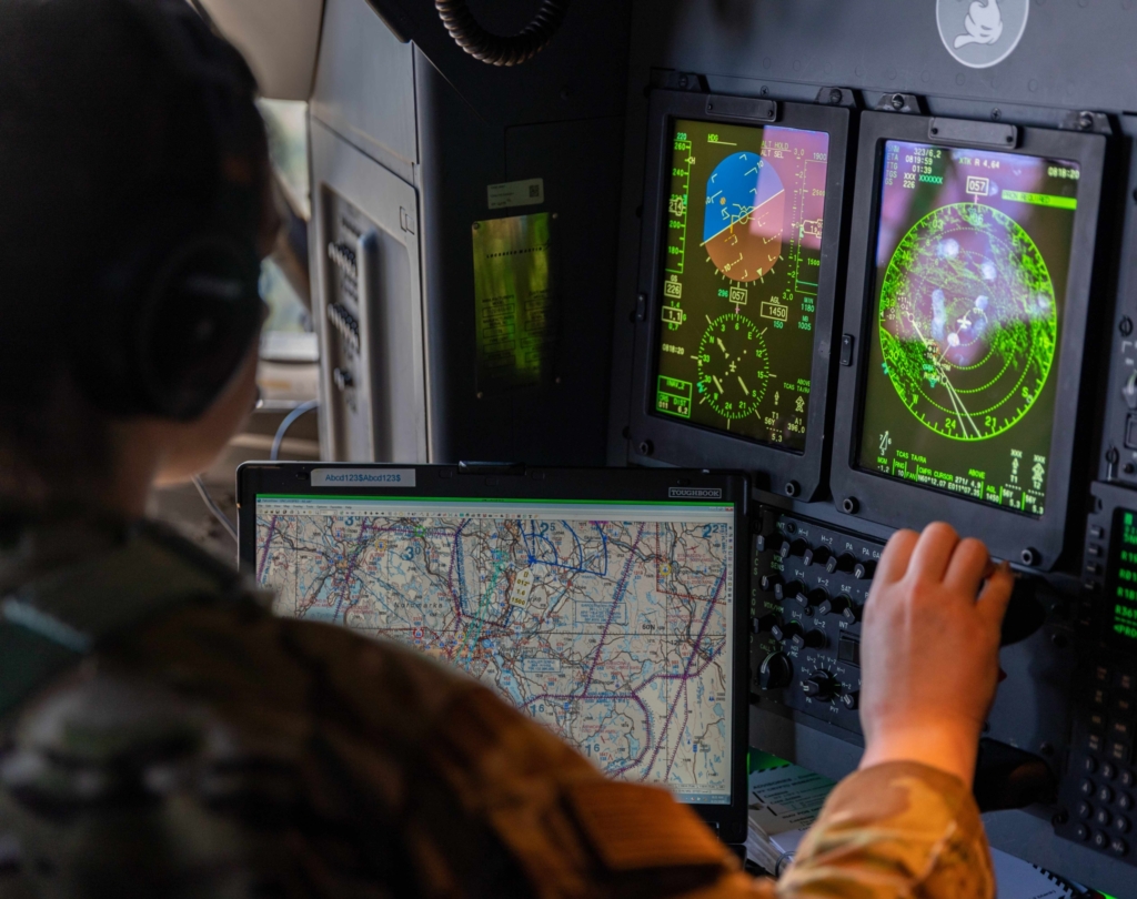 Military officer working with satellite connectivity delivered services_ Photo: Ingeborg Gloppen Johnsen Forsvaret