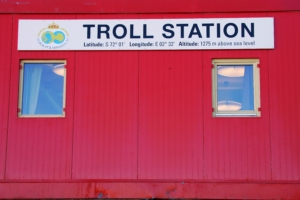 The Norwegian Troll station in Antarctica. Photo: Torbjørn Kjosvold, Norwegian Armed Forces